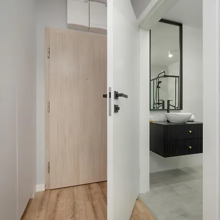 Apartment Elegant In The Center Of With Free Garage By Renters Wroclaw