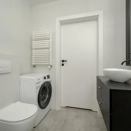 Apartmán Elegant In The Center Of With Free Garage By Renters